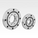 Rodamientos de rodillos cruzados con perforaciones de fijación